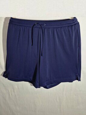L.L. Bean Men's Lined Nylon shorts, dark Blue, in size Medium